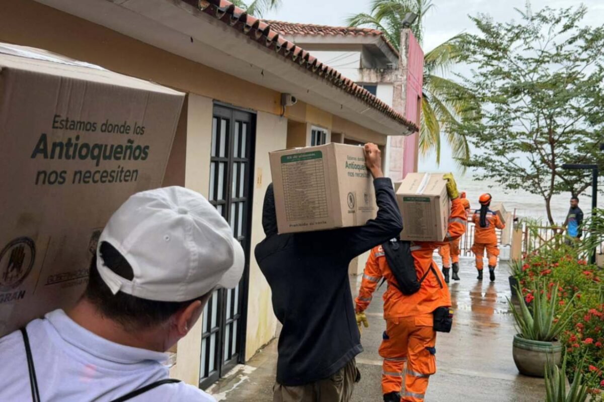 Más de 8000 ayudas humanitarias llegan a Urabá tras emergencia