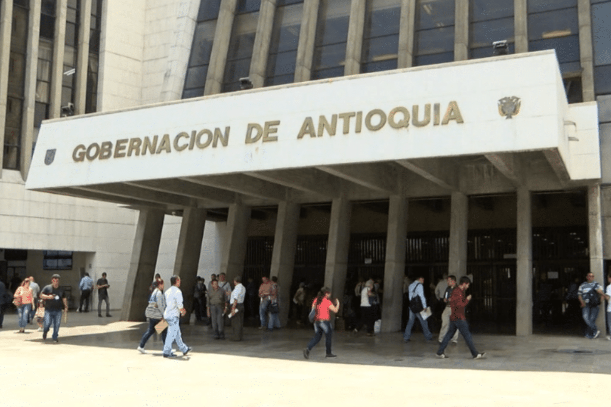 Recompensa de 200 millones por asesinos de policías