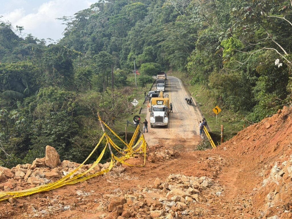 Imagen relacionada con Deslizamiento en San Luis bloqueó la autopista Medellín-Bogotá | Mi Antioquia